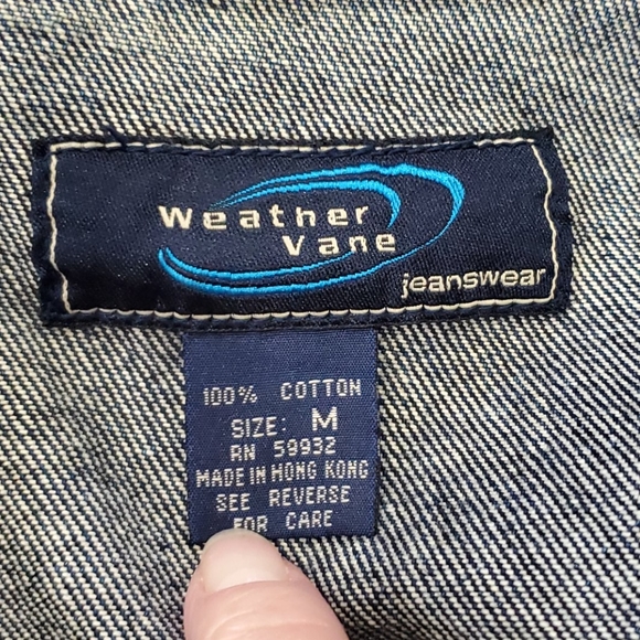 Denim Jean Jacket in a size Medium - Picture 6 of 7